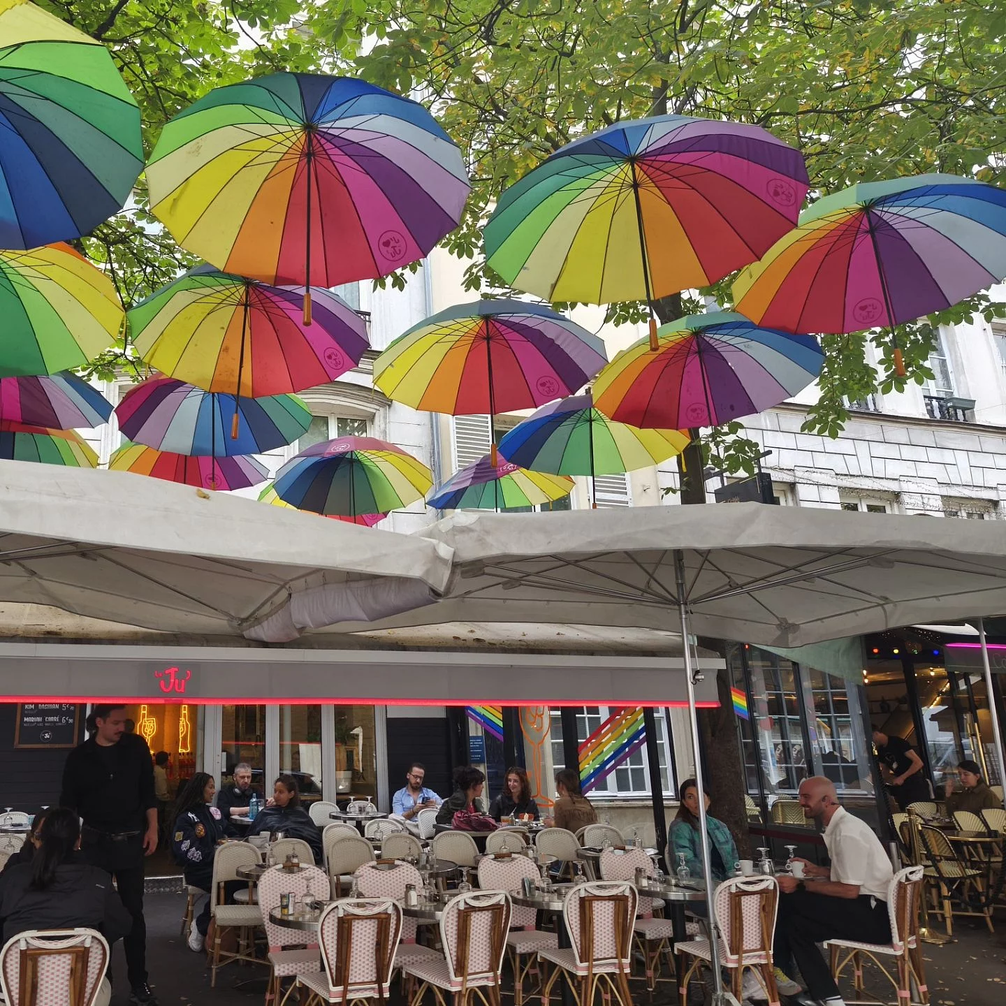 Fêter la Pride jusqu'à 2 h, les bars du Marais veulent un cadre écrit