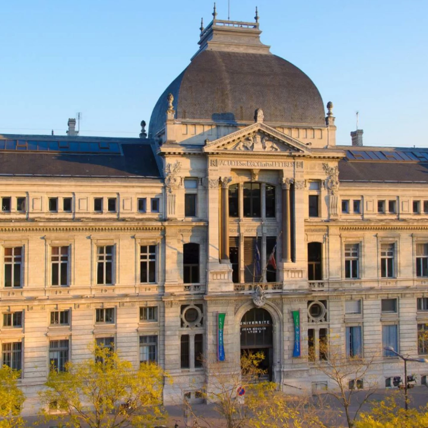 bâtiment de l'université de lyon 3