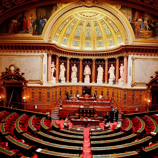 sièges du sénat vides