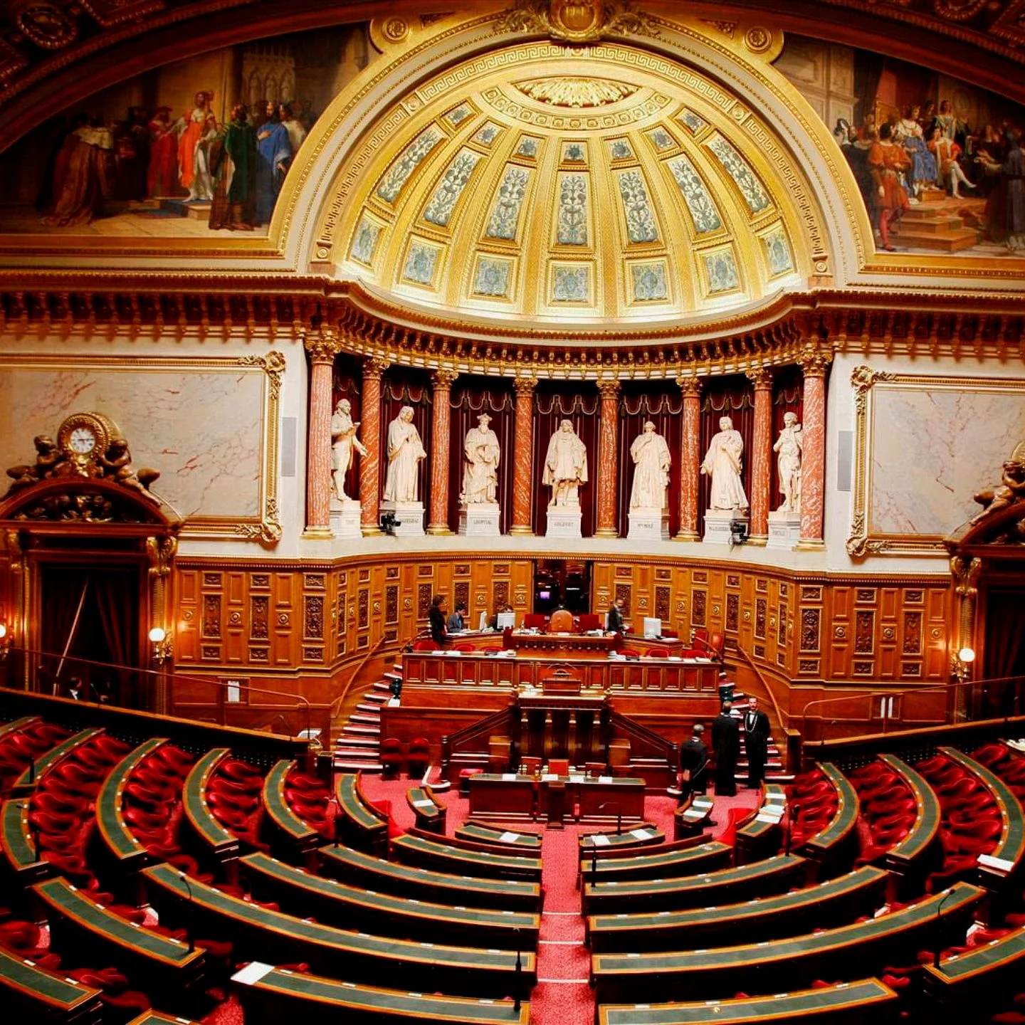 sièges du sénat vides